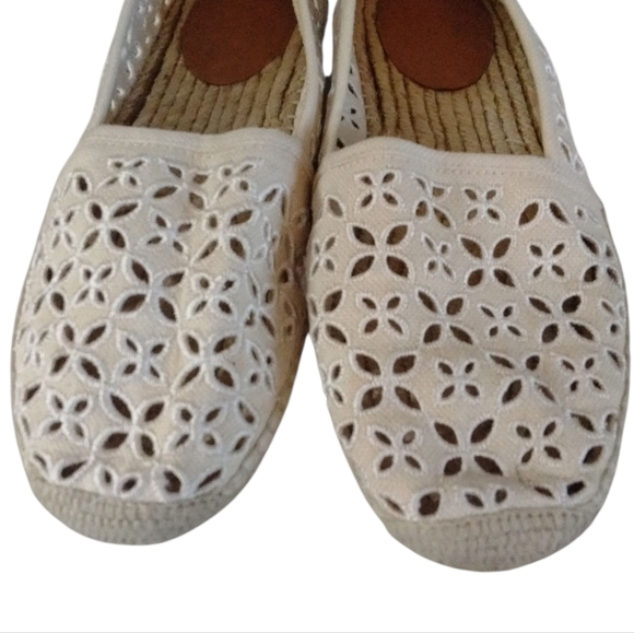 Michael Kors Cream Cut Out Espadrille Flats Size 8.5-9 - Picture 3 of 11